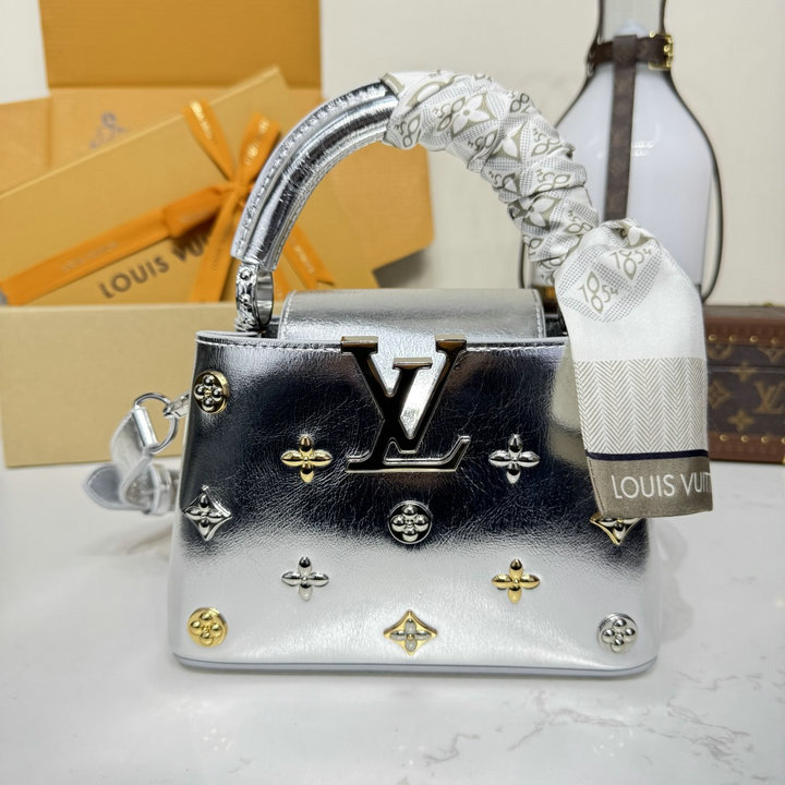 商品細詳を見る:ルイヴィトン LOUISVUITTON 2026年新作 M26258 LV SKI カプシーヌ MINI トートバッグ ショルダーバッグ カウハイドレザー