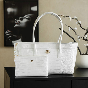 商品細詳を見る:シャネル CHANEL  025-CH1918EBS 2026年新作 トートバッグ ハンドバッグ ショッピングバッグ レディース