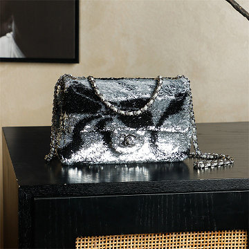 商品細詳を見る:シャネル CHANEL 025-CH4561ZHYK 2026年新作 スモール ハンドバッグ フラップバッグショルダーバッグ スパンコール レディース