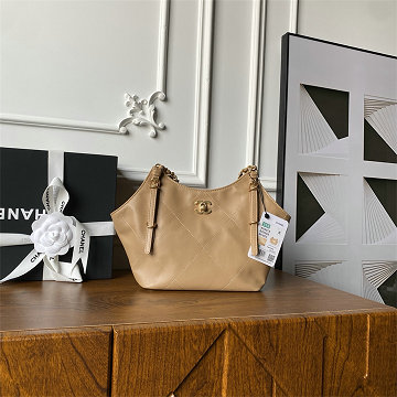 商品細詳を見る:シャネル CHANEL 025-CH6015XS  2026年新作 ホーボーバッグ トートバッグ ハンドバッグ キャリーバッグ レディース