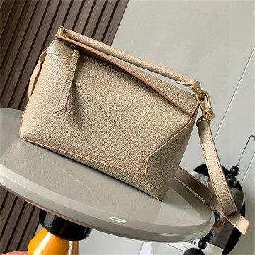 商品細詳を見る:ロエベ LOEWE 025-LE052239LJSS 2026年新作 スモール パズル ハンドバッグ 2way ショルダーバッグ レディース レザー