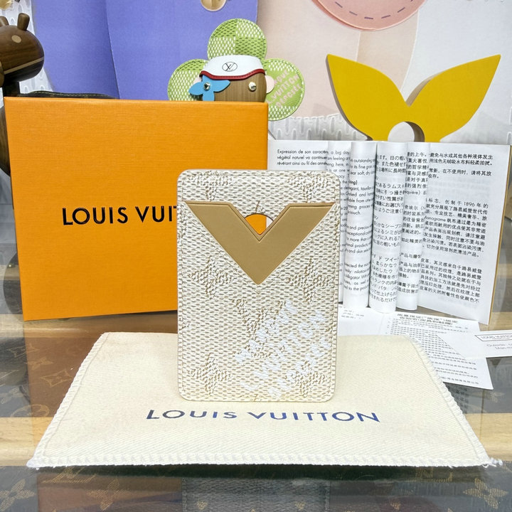 商品名称：ルイヴィトン LOUISVUITTON 2026年新作 M26948 ポルト カルト マグネット カードケース スマートフォンケース モノグラム ヘリテージ キャンバス