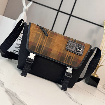 商品名称：ロエベ LOEWE 025-LE822513TH 2026年新作 フレックス メッセンジャーバック ミディアム ショルダーバッグ メンズ スエード