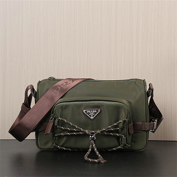 商品細詳を見る:プラダ PRADA 025-PD2VH192BGL  2026年新作 メッセンジャーバッグ ショルダーバッグ メンズ