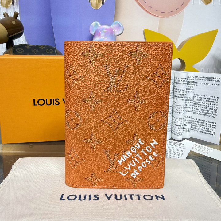 商品細詳を見る:ルイヴィトン LOUISVUITTON 2026年新作 M26832 パスポートカバー クーヴェルテュール パスポール モノグラム ヘリテージ キャンバス