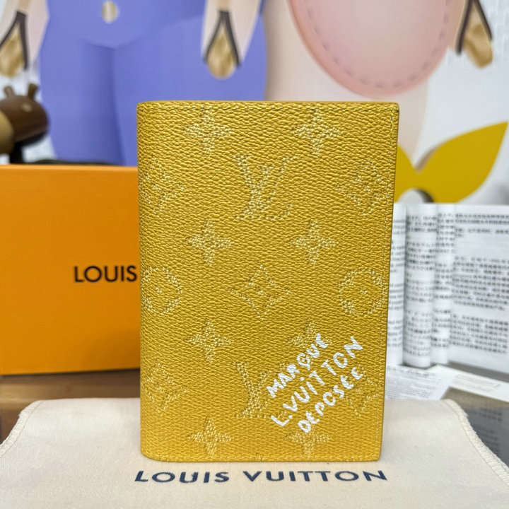 商品細詳を見る:ルイヴィトン LOUISVUITTON 2026年新作 M26834 パスポートカバー クーヴェルテュール パスポール モノグラム ヘリテージ キャンバス