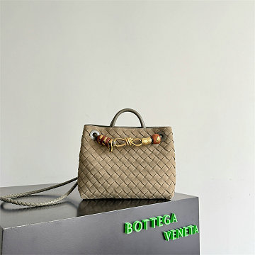 商品細詳を見る:ボッテガヴェネタ BOTTEGAVENETA  025-BOV743568ZRBG 2025年新作 スモール アンディアーモ トップハンドルバッグ トートバッグ