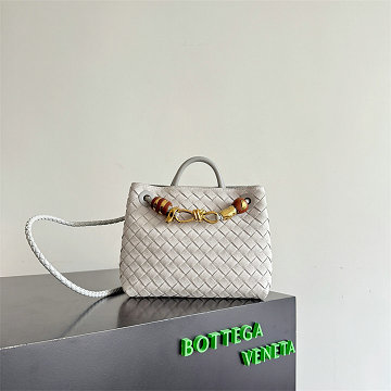商品細詳を見る:ボッテガヴェネタ BOTTEGAVENETA  025-BOV743568ZRYH 2025年新作 スモール アンディアーモ トップハンドルバッグ トートバッグ