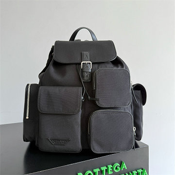 商品名称：ボッテガヴェネタ BOTTEGAVENETA 025-BOV837377BK 2025年新作 クロスロード マルチポケット バックパック メンズ リュックサック 大容量