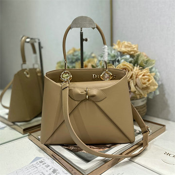 商品細詳を見る:クリスチャンディオール CHRISTIAN DIOR 025-CD0737XS 2025年新作 リボン付き トートバッグ ハンドバッグ ショルダーバッグ