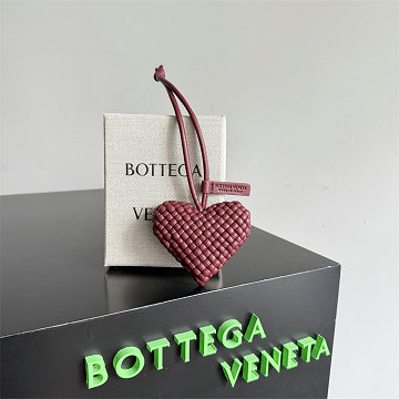 商品名称：ボッテガヴェネタ BOTTEGAVENETA 025-BOV844701JH  2025年新作 ハート バッグチャーム キーホルダー レザー