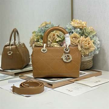 商品細詳を見る:クリスチャンディオール CHRISTIAN DIOR 025-CD1440PXS  2025年新作 レディ ディオール ハンドバッグ トートバッグ ショルダーバッグ