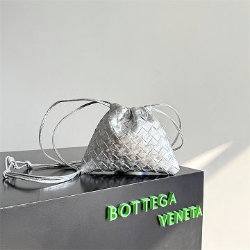 商品名称：ボッテガヴェネタ BOTTEGAVENETA  99-BOV816987RYS 2026年新作 ダストバッグ ミニ ショルダーバッグ ドローストリングバッグ レディース
