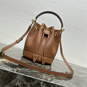 商品名称：セリーヌ CELINE 99-CE121673ZS 2025年新作 ティーン クララ バッグ バケット ハンドバッグ ショルダーバッグ レザー