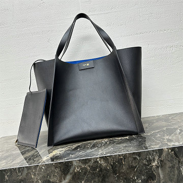 商品細詳を見る:セリーヌ CELINE 99-CE123422PKL 2026年新作 ミディアム キューボ バッグ トートバッグ ハンドバッグ レザー