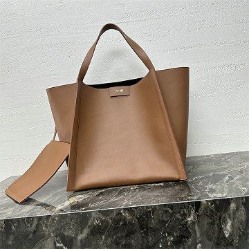 商品名称：セリーヌ CELINE 99-CE123422PZS 2026年新作 ミディアム キューボ バッグ トートバッグ ハンドバッグ レザー