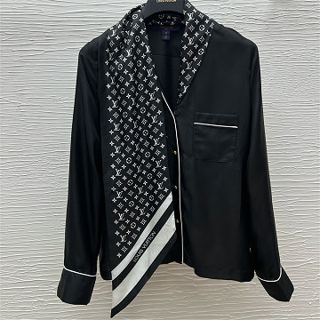 商品細詳を見る:ルイヴィトン LOUISVUITTON 2026年新作 モノグラムスカーフ パジャマトップ ロングスリーブ シャツ ブラウス シルク レディース