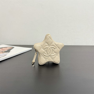 商品細詳を見る:シャネル CHANEL 99-CH4985XS 2026年新作 ミニ バッグチャーム スター キーリング 小銭入れ ジップウォレット