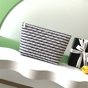 商品細詳を見る:シャネル CHANEL 99-CH4988LS 2025/26年 クルーズ コレクション ショー チェーン クラッチ ジップケース 手持ちかばん クラッチバッグ