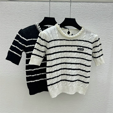 商品細詳を見る:ミュウミュウ MIUMIU 2026年新作 ショートスリーブ ウール セーター クルーネック レディース