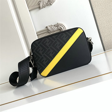 商品名称：フェンディ FENDI99-FD7M0287PBK  2026年新作 スクエア FF カメラケース ショルダーバッグ メンズ