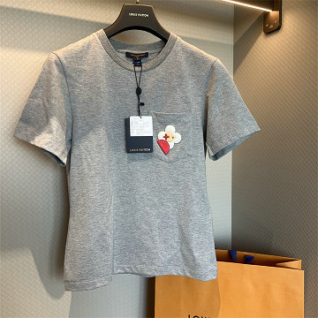 商品細詳を見る:ルイヴィトン LOUISVUITTON 2026年新作 コットンジャージー Tシャツ クルーネック 半袖 男女兼用