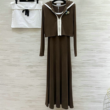 商品細詳を見る:シャネル CHANEL XG-TZCH26015F  2026年新作 ウール 上下セット タンクトップ ドレス ノースリーブ ワンピース ロングスリーブ ニットジャケット