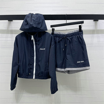 商品名称：ミュウミュウ MIUMIU XG-TZMM26004 2026年新作 上下 セットパップ ロングスリーブ フーディー ジャケット ショートパンツ レディース