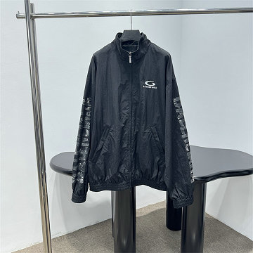 商品細詳を見る:バレンシアガ BALENCIAGA XG-WTBA26002 2026年新作 オーバーサイズ スポーツジャケット ロングスリーブ ジップアップ トップスコート