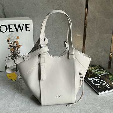 商品細詳を見る:ロエベ LOEWE 99-LE0215BS 2026年新作 ハンモック フリップ ハンドバッグ 2way ショルダーバッグ レディース レザー
