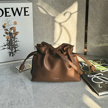 商品細詳を見る:ロエベ LOEWE 99-LE0801KF 2026年新作 フラメンコ ショルダーバッグ ドローストリングバッグ レディース レザー