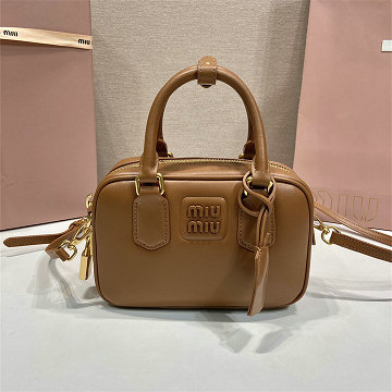 商品名称：ミュウミュウ MIUMIU 99-MM5BB123PZS2026年新作 アルカディ トートバッグ スモール ハンドバッグ 2way ショルダーバッグ