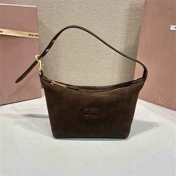 商品名称：ミュウミュウ MIUMIU 99-MM5NE841RSK 2026年新作 スエード ポーチ ミニ ホーボーバッグ トートバッグ ハンドバッグ レディース