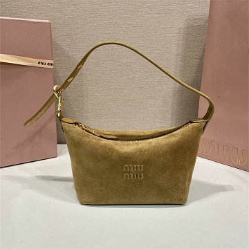 商品細詳を見る:ミュウミュウ MIUMIU 99-MM5NE841RZS2026年新作 スエード ポーチ ミニ ホーボーバッグ トートバッグ ハンドバッグ レディース