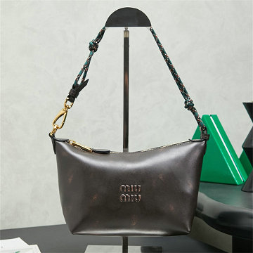 商品細詳を見る:ミュウミュウ MIUMIU 99-MM5NE841YSH2026年新作 ポーチ ミニ ホーボーバッグ トートバッグ ハンドバッグ レディース