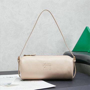 商品細詳を見る:ミュウミュウ MIUMIU 99-MM5NE851QF 2026年新作 ポーチ ミニ ホーボーバッグ トートバッグ ハンドバッグ レディース