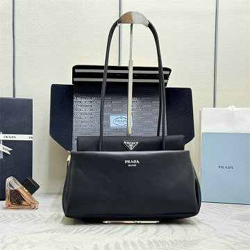 商品細詳を見る:プラダ PRADA 99-PD1BA495BK 2026年新作 パサージュ ミディアム ハンドバッグ トートバッグ ショルダーバッグ