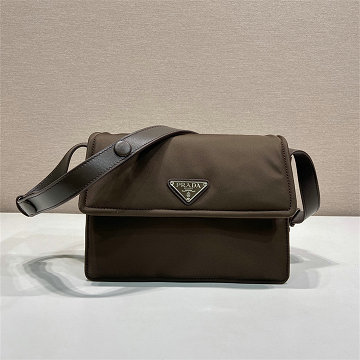 商品細詳を見る:プラダ PRADA 99-PD1BD258NKF 2026年新作 パデッド スモール ショルダーバッグ メッセージバッグ トートバッグ