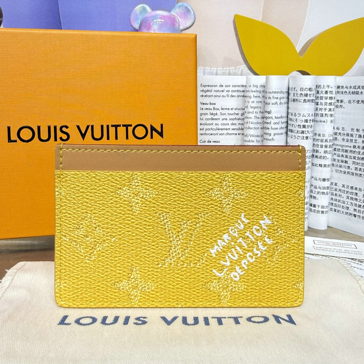 商品細詳を見る:ルイヴィトン LOUISVUITTON 2026年新作 M27118 カードケース ポルト カルト サーンプル コーティッド キャンバス