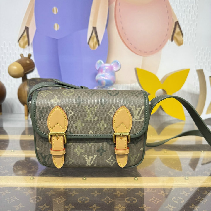 商品細詳を見る:ルイヴィトン LOUISVUITTON 2026年新作 M26969 サッチェル ウェアラブル ウォレット ショルダーバッグ メンズ モノグラム サープラス キャンバス