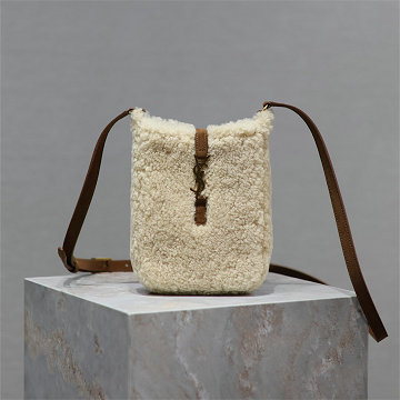 商品細詳を見る:イヴサンローラン Saint laurent YSL025-YSL735214MBS  2026年新作 Le 5 A 7 ミニポーチ 携帯ケース ショルダーバッグ