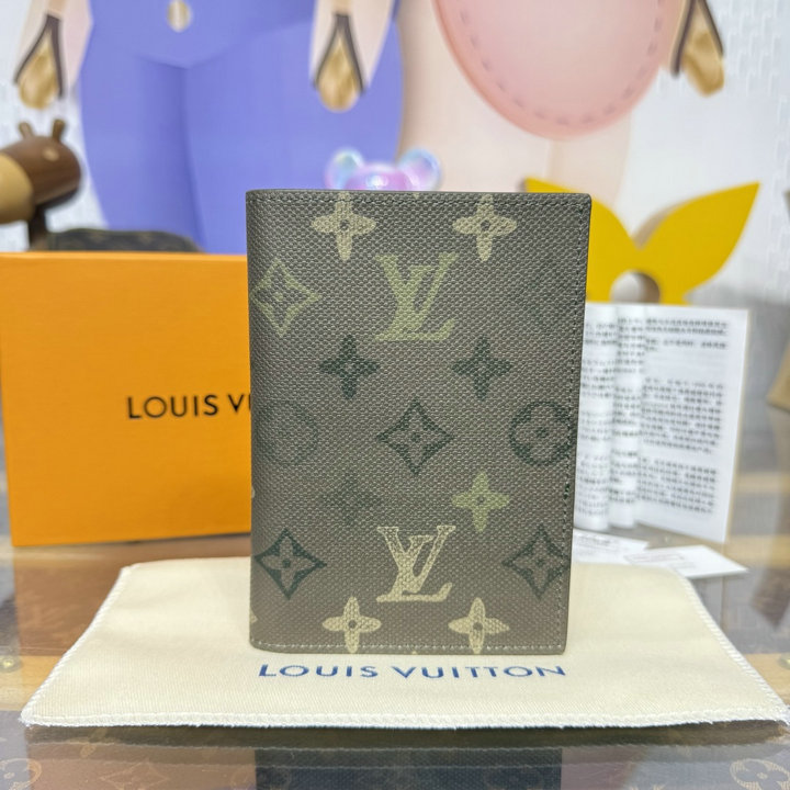 商品名称：ルイヴィトン LOUISVUITTON 2026年新作 M27054 パスポートカバー クーヴェルテュール パスポール モノグラム サープラス キャンバス