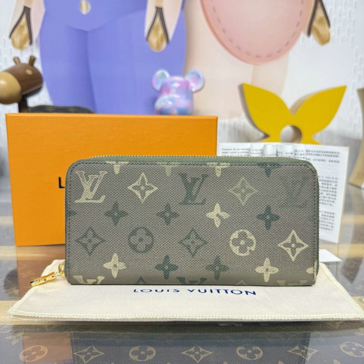 商品細詳を見る:ルイヴィトン LOUISVUITTON 2026年新作 M27056 ジッピーウォレット ファスナー長財布 ロングウォレット モノグラム サープラス キャンバス