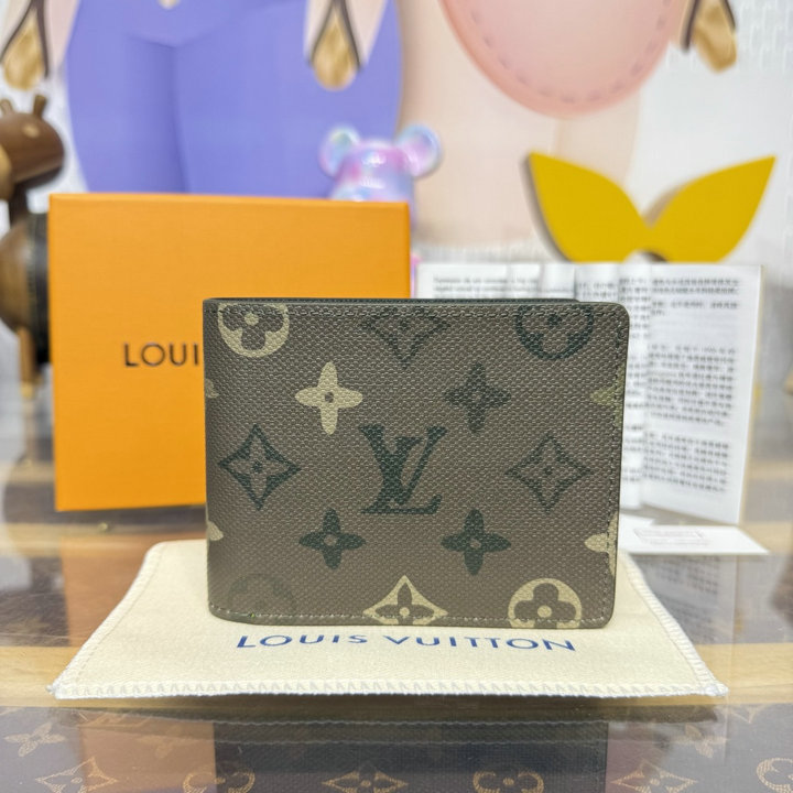 商品細詳を見る:ルイヴィトン LOUISVUITTON 2026年新作 M27058 ポルトフォイユ ミュルティプル 二つ折り短財布 ショートウォレット モノグラム サープラス キャンバス