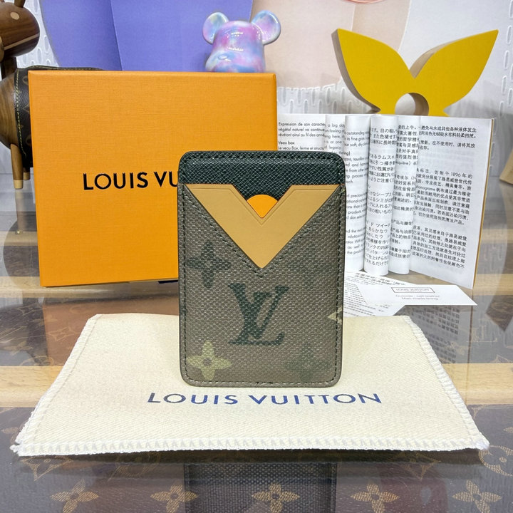 商品細詳を見る:ルイヴィトン LOUISVUITTON 2026年新作 M27087 ポルト カルト マグネット カードケース スマートフォンケース モノグラム サープラス キャンバス