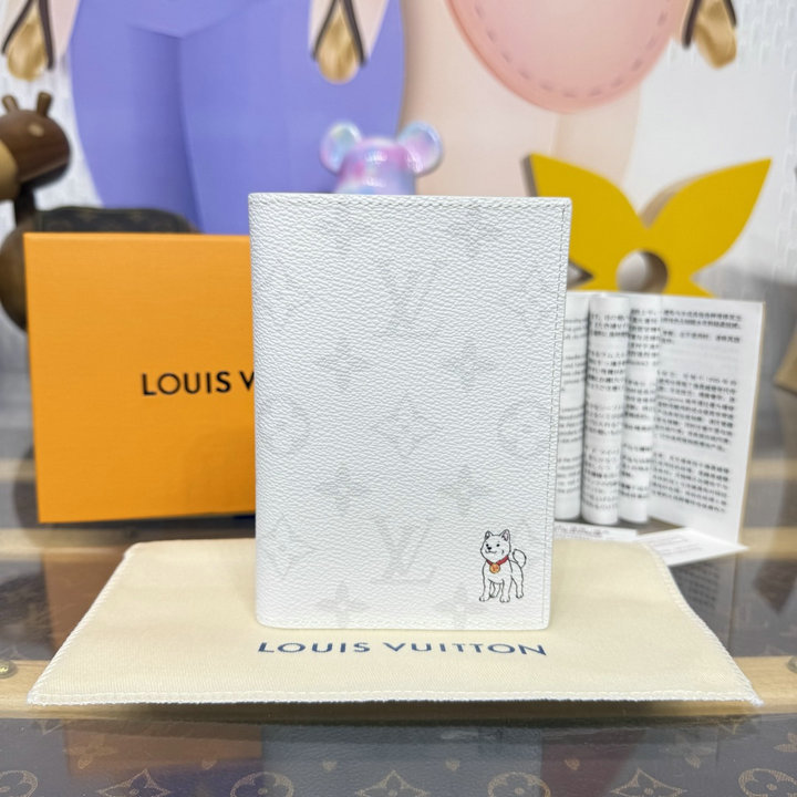 商品細詳を見る:ルイヴィトン LOUISVUITTON 2026年新作 M27083 パスポートカバー クーヴェルテュール パスポール モノグラム キャンバス