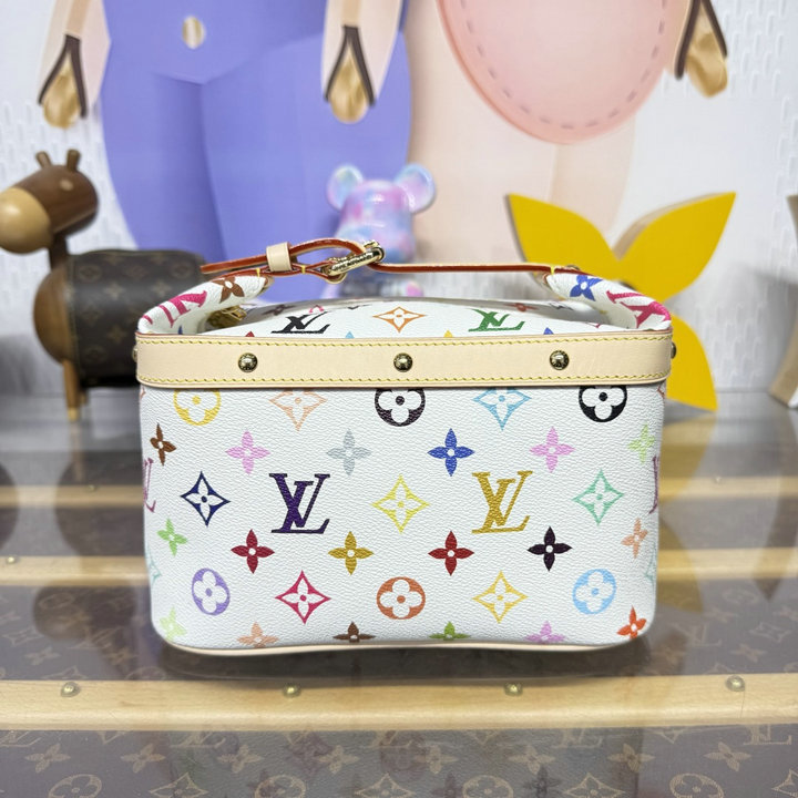 商品名称：ルイヴィトン LOUISVUITTON 2026年新作 M27900 LV x TM クルーザー トワレバッグ 手持ちかばん トートバッグ レディース モノグラム マルチカラー キャンバス