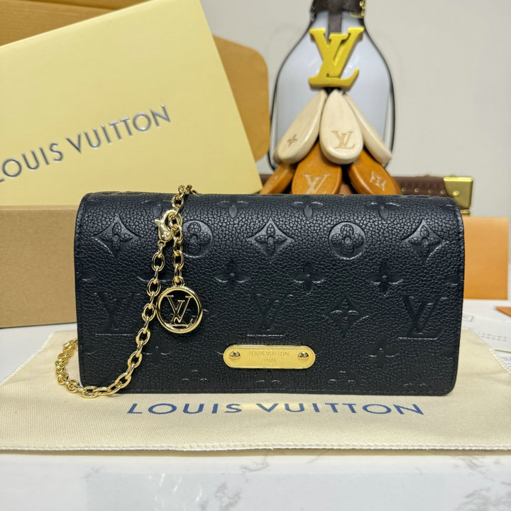 商品細詳を見る:ルイヴィトン LOUISVUITTON 2026年新作 ウォレット オン チェーン リリー チェーンポーチ ショルダーバッグ カウハイドレザー
