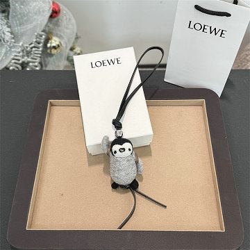 商品名称：プラダ PRADA 99-PD1TT181QE 2026年最新作 ペンギン バッグチャーム キーリング キーホルダー