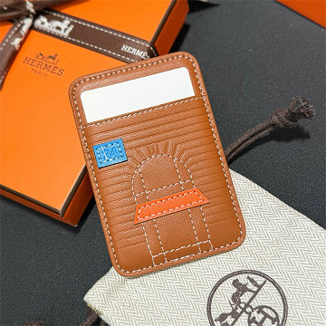 商品細詳を見る:エルメス HERMES 063-H0028FZS 2026新作 カードケース MagSafe エマン フーバオ